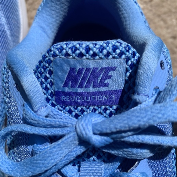 Nike revolution 3 size 6.5 Running shoes - Picture 2 of 5